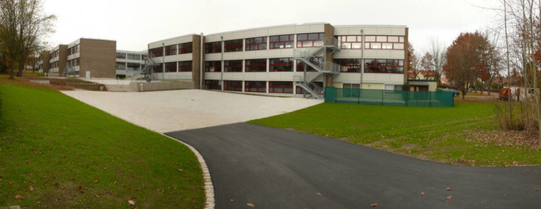 Hauptschule Schulhof Panorama 1