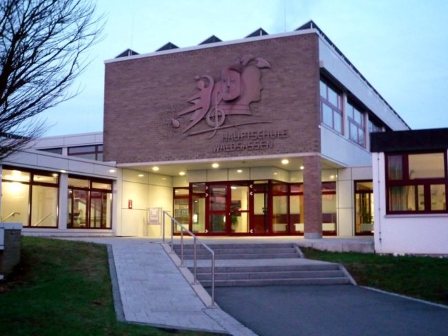 Schulhaus1